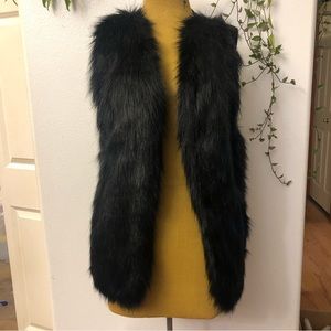 Sebby Collection Black Faux Fur Sweater Vest; Size Large